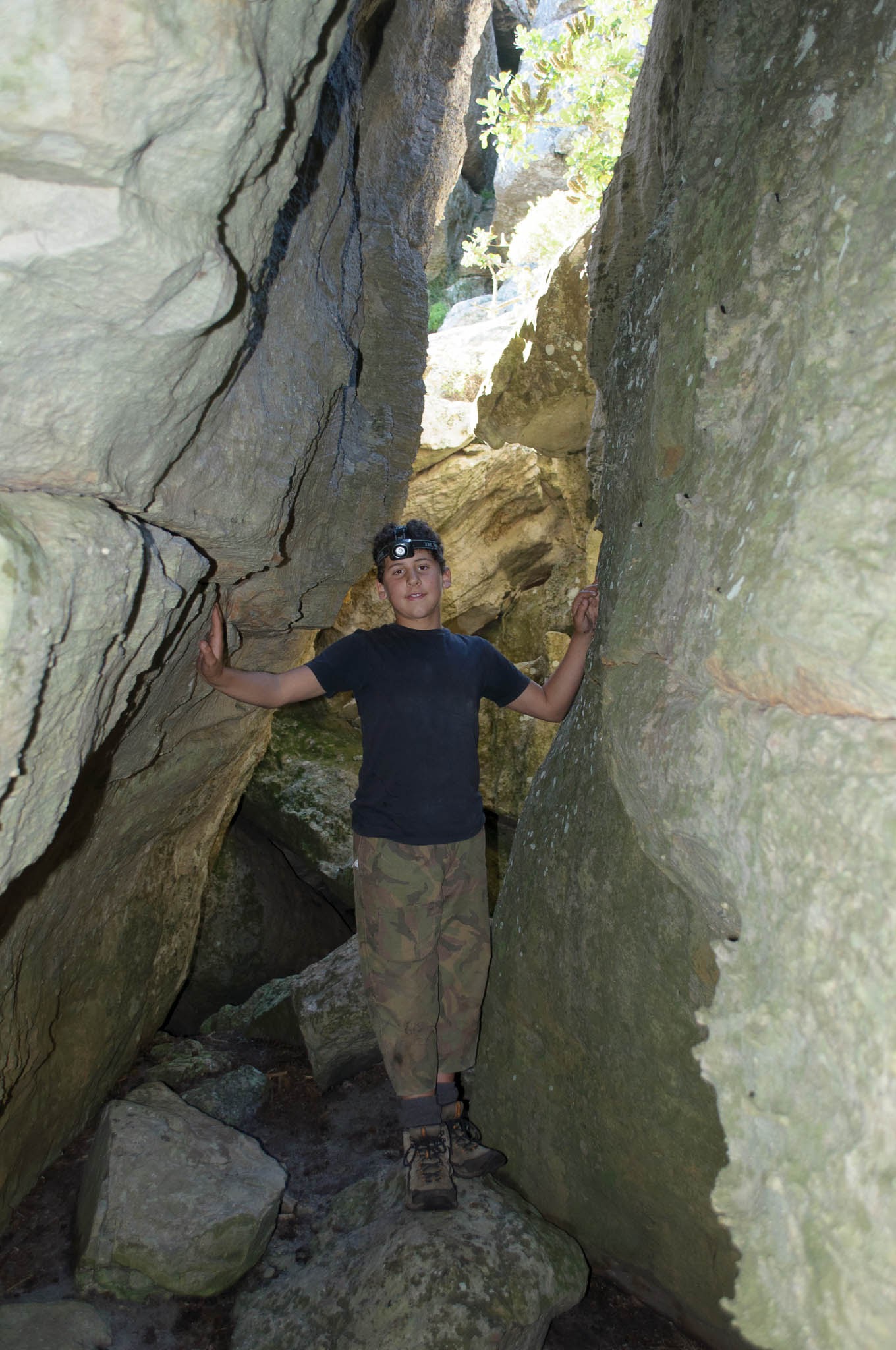 Imp Cave Reece in entrance[Photo][20160711][PSwart].jpg