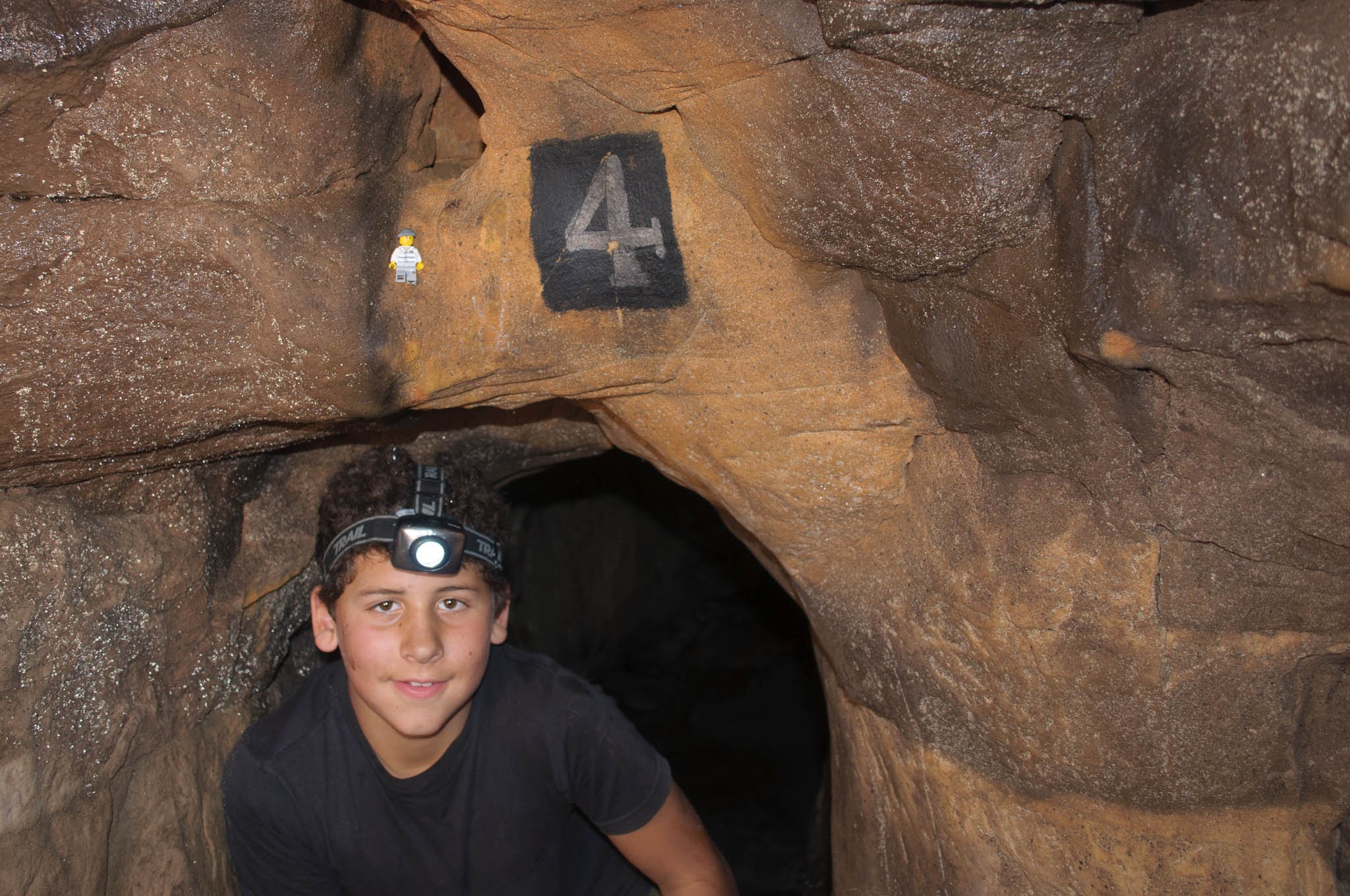 Labyrinth Cave Reece in Chamber 4[Photo][20160711][PSwart]