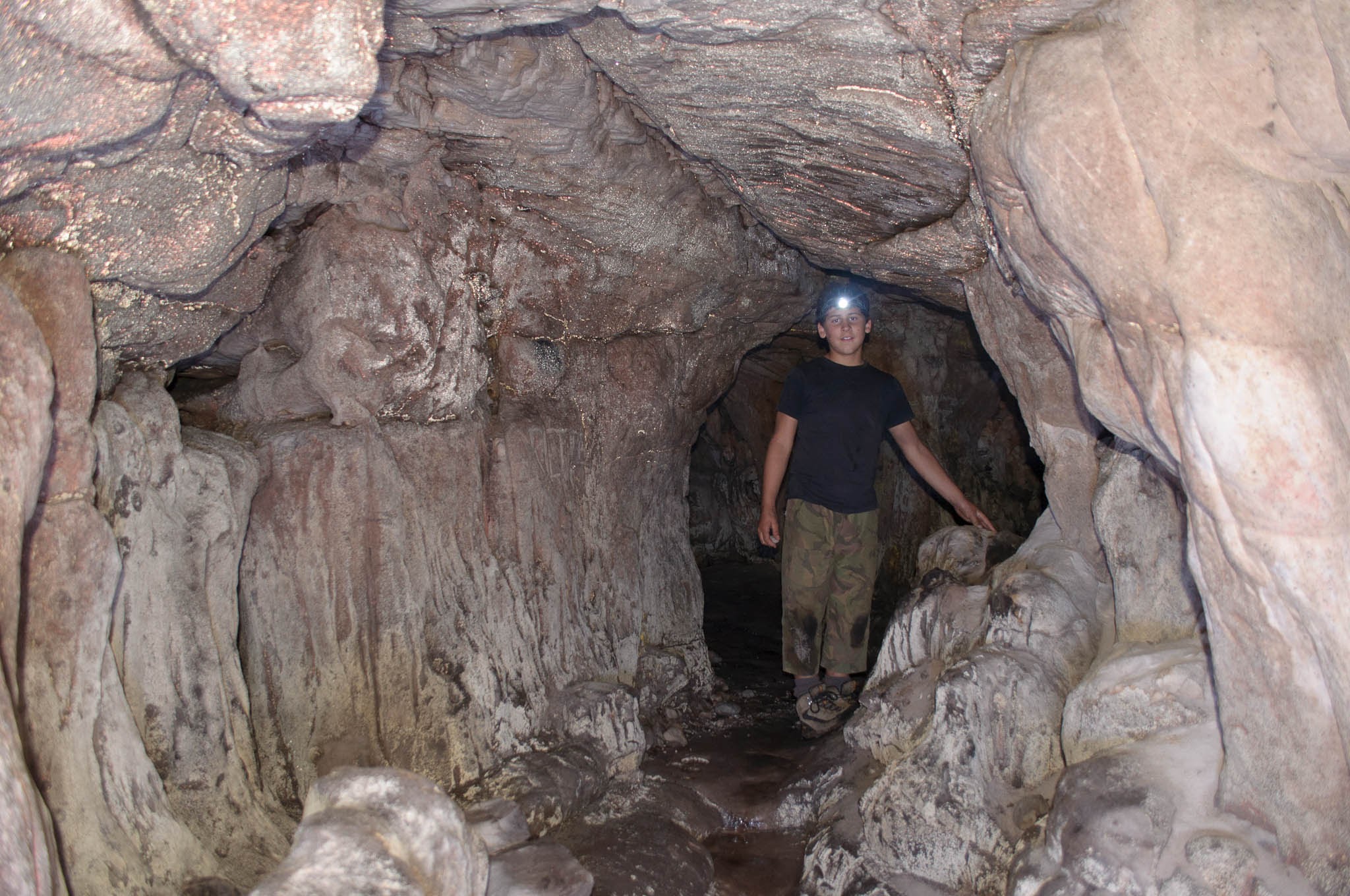 Labyrinth Cave stream passage[Photo][20160711][PSwart]