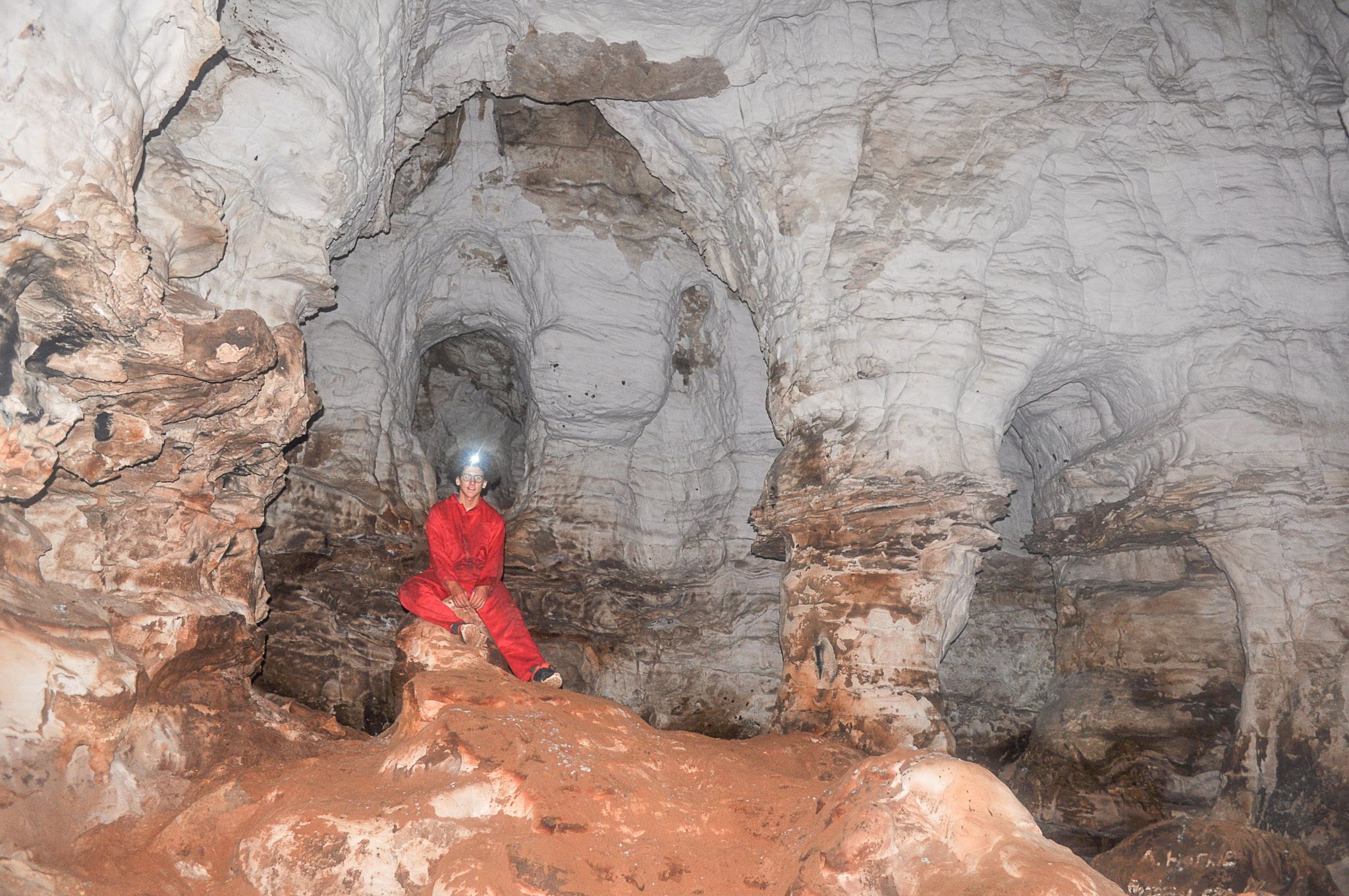 Ronans Well Cave Main Chamber again[Photo][20181202] (26)