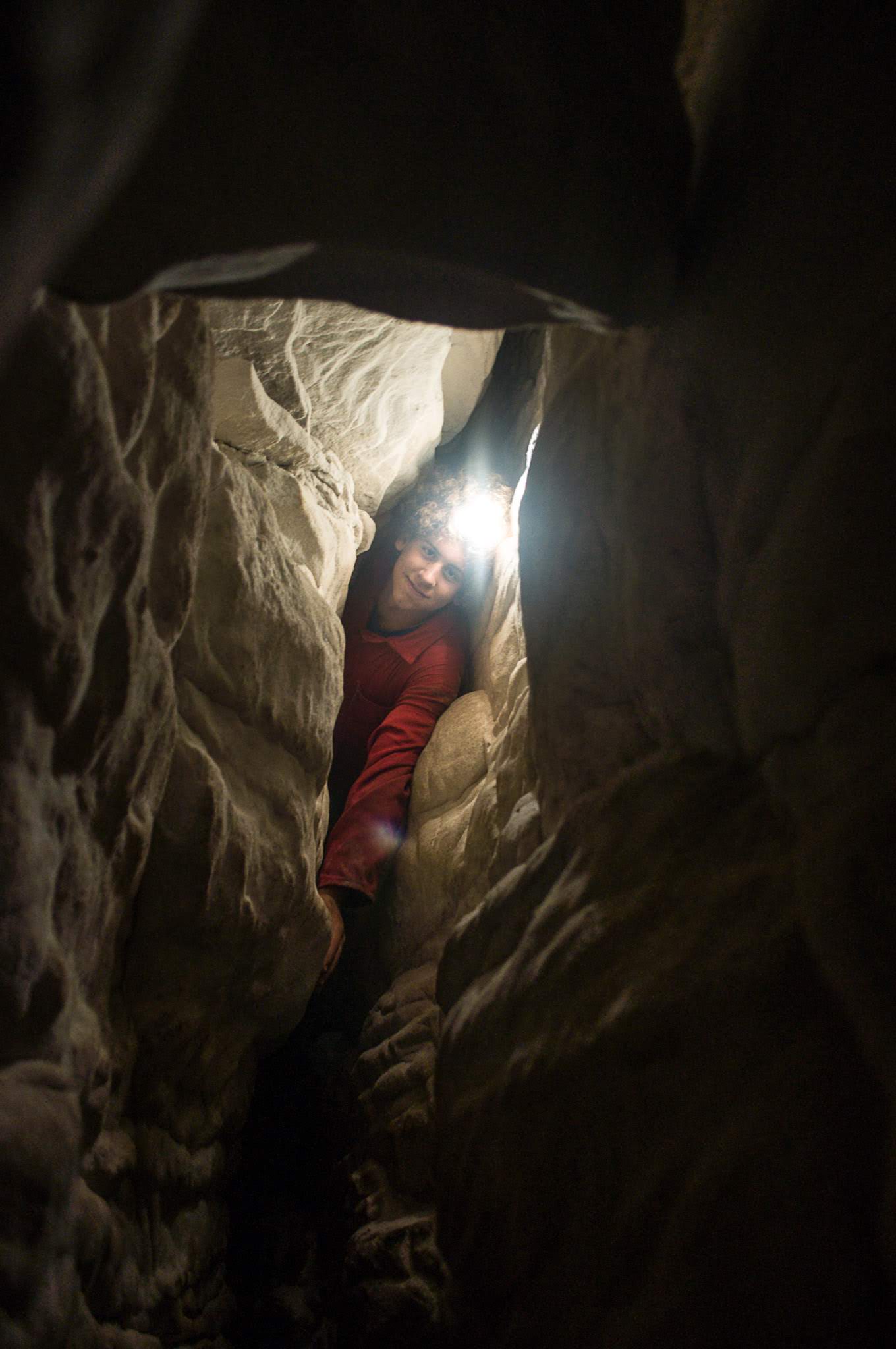 Ronans Well Cave near the narrow end[Photo][20181202]