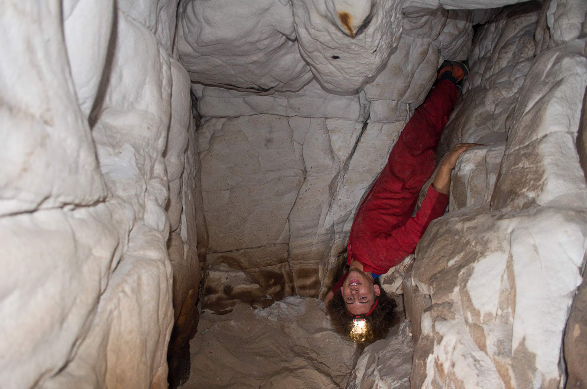 Ronans Well Cave returning from the left hand end[Photo][20181202]