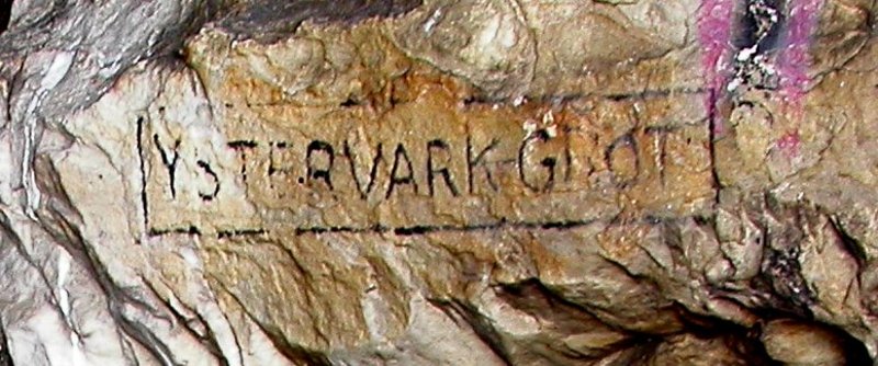 NAME Ystervark Grot Douglas resting at the entrance 2307