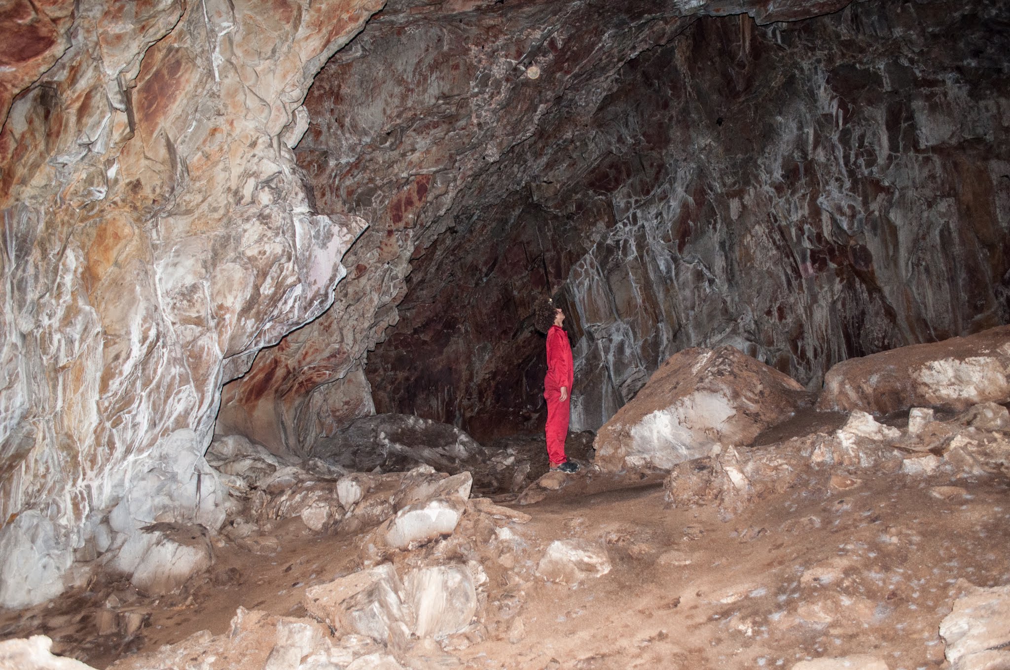 Oumatjie Cave Plettenberg Bay Reece exploring[Photo][P.Swart]