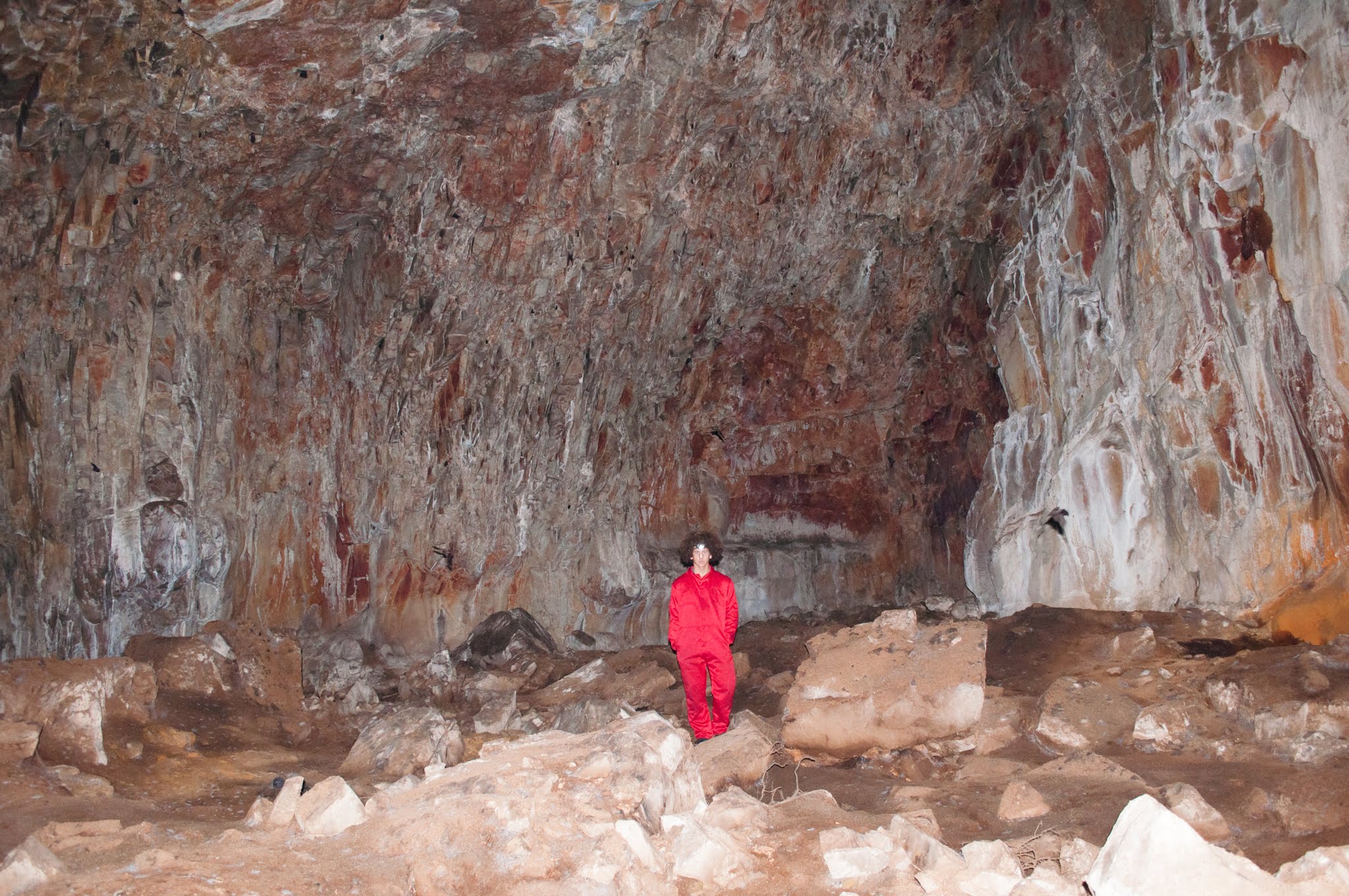 Oumatjie Cave Plettenberg Bay Reece in main chamber[Photo][P.Swart]