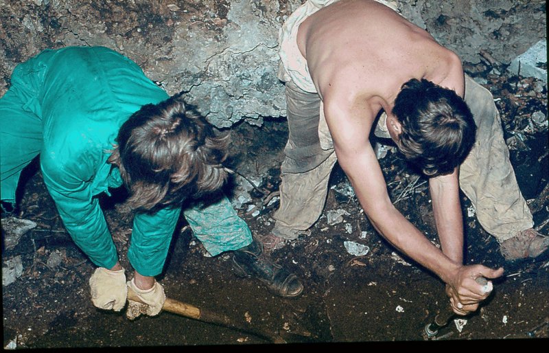 Apple and Dup digging Onmeetbare