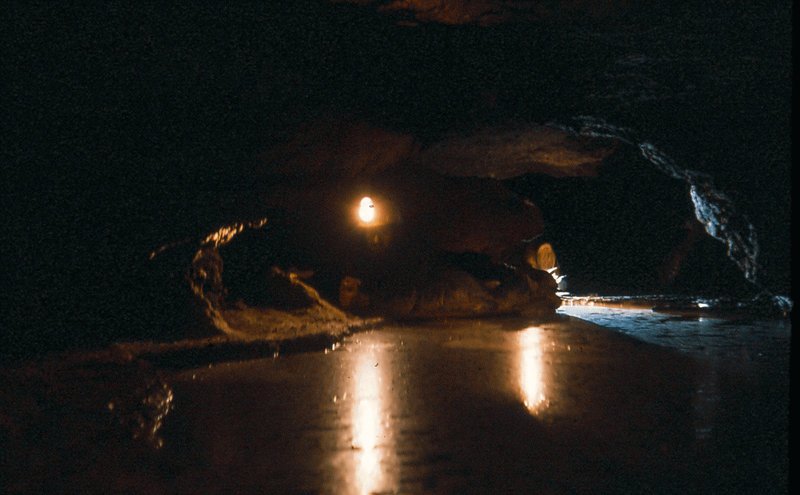Onmeetbare   floating calcite pool (1)