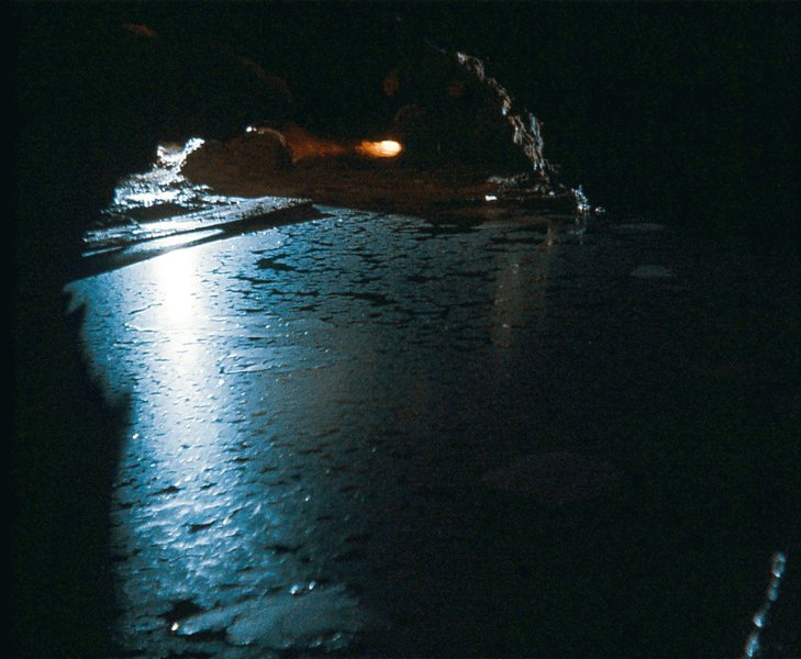 Onmeetbare   floating calcite pool (2)