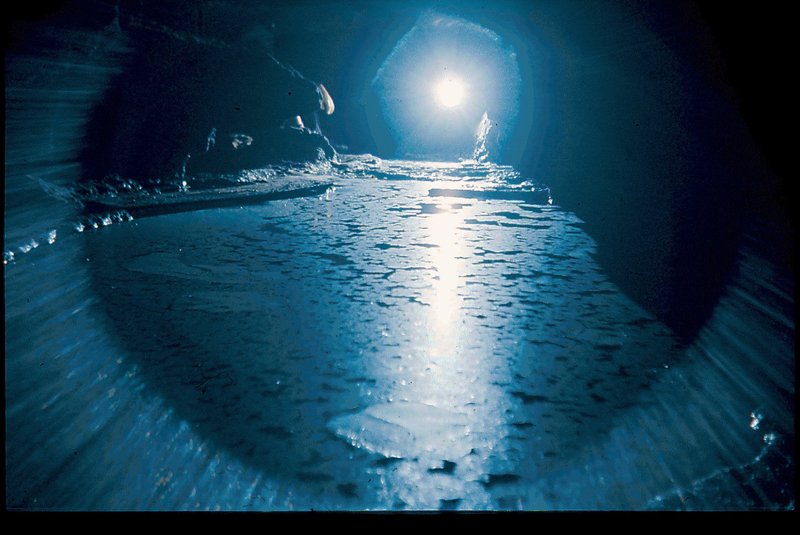 Onmeetbare   Floating Calcite Pool (3)