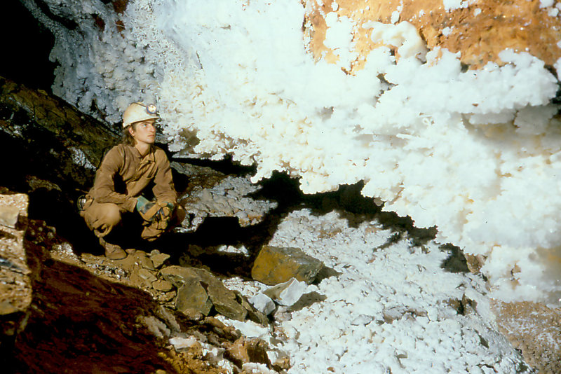 Cango 3 Easterscan0018