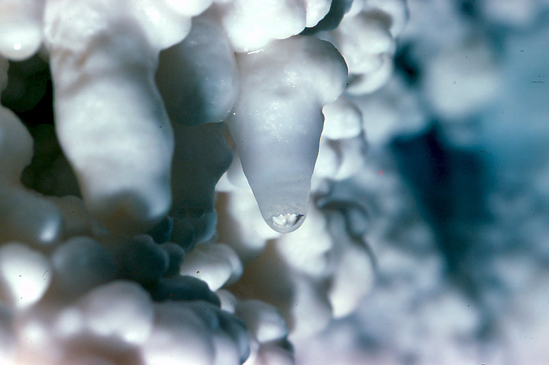 Cango 3 under Intrusive Dyke 01