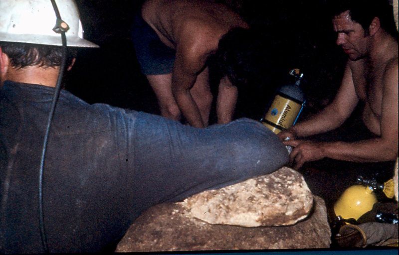 Bob Mann and divers in Onmeetbare September 1973