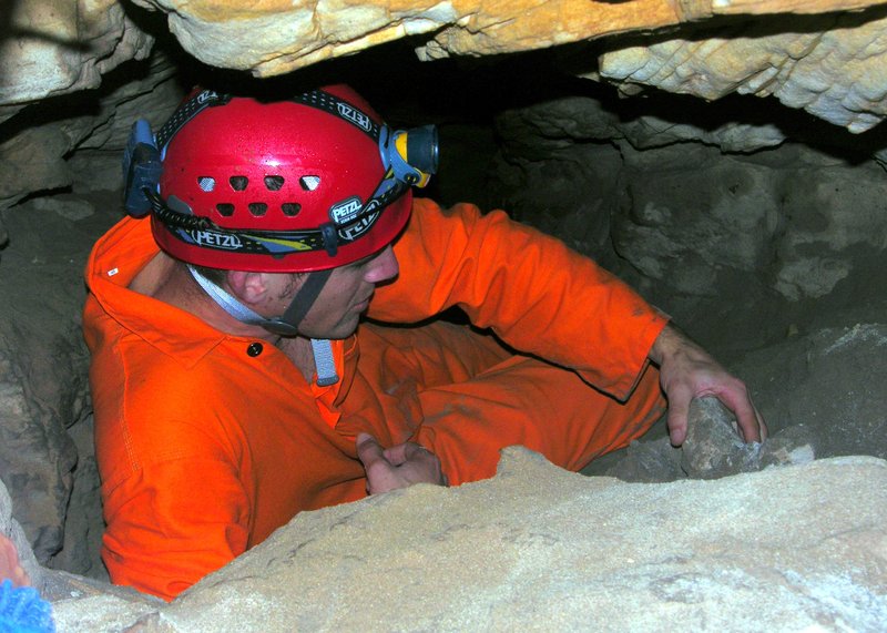 Clovelly Cave Marcus clearing the way 5184