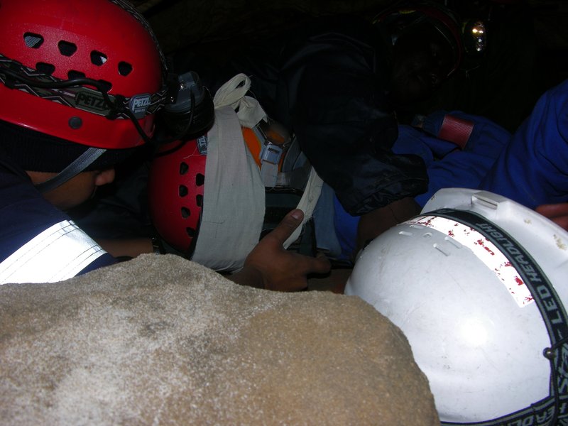 Clovelly Cave rescue practice in progress DSCN5221