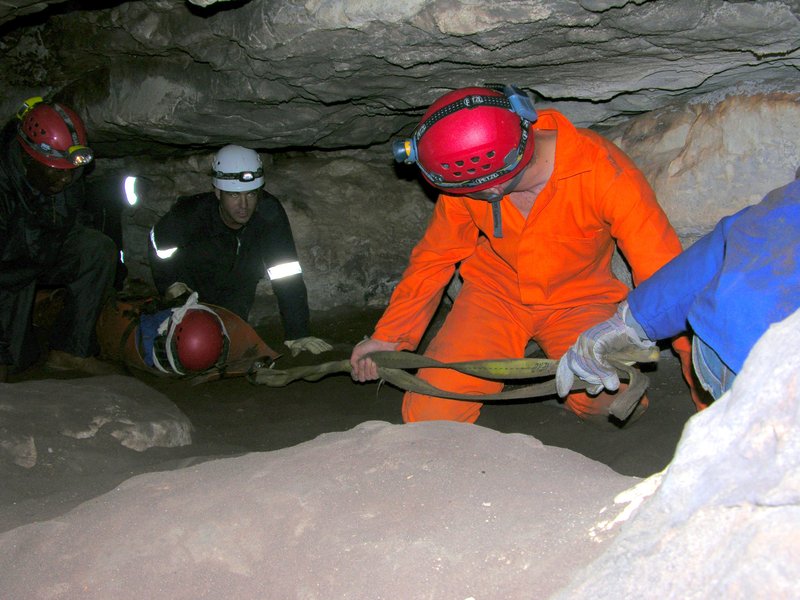 Clovelly Cave rescue practice in progress DSCN5234