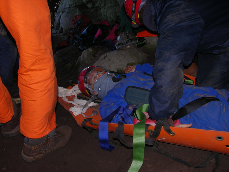 Clovelly Cave rescue practice in progress DSCN5244