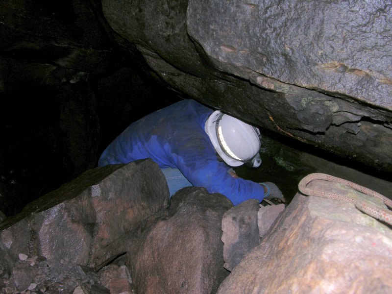 Clovelly Cave rescue practice in progress DSCN5284