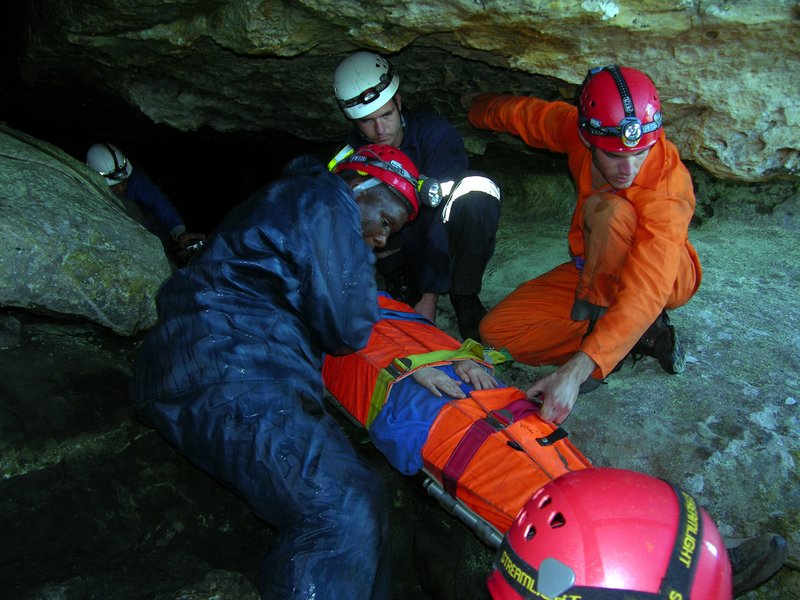 Clovelly Cave rescue practice in progress DSCN5287