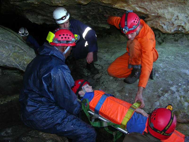Clovelly Cave rescue practice in progress DSCN5288