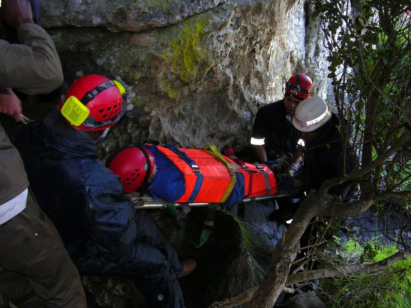 Clovelly Cave rescue practice in progress DSCN5291