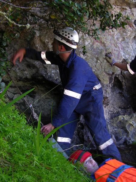Clovelly Cave rescue practice in progress DSCN5295