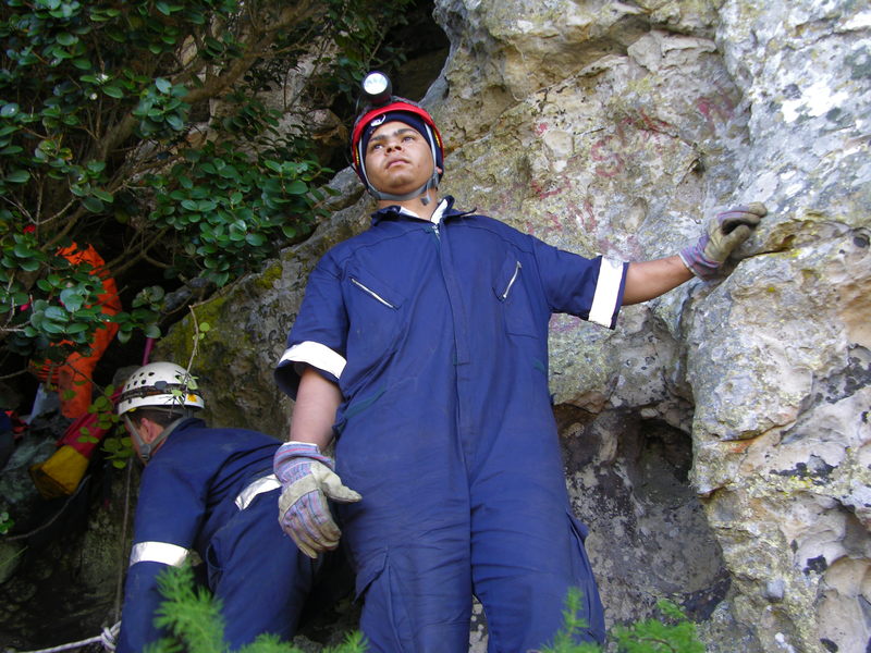 Clovelly Cave rescue practice in progress DSCN5299