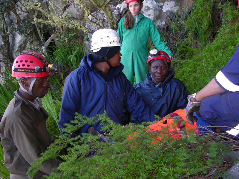 Clovelly Cave rescue practice in progress DSCN5302