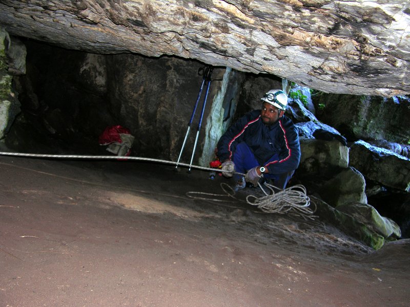 Clovelly Cave rescue practice in progress DSCN5311