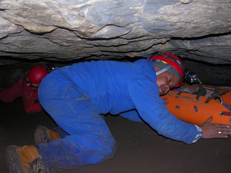 Clovelly Cave rescue practice in progress DSCN5314