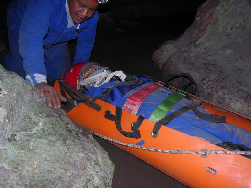 Clovelly Cave rescue practice in progress DSCN5315