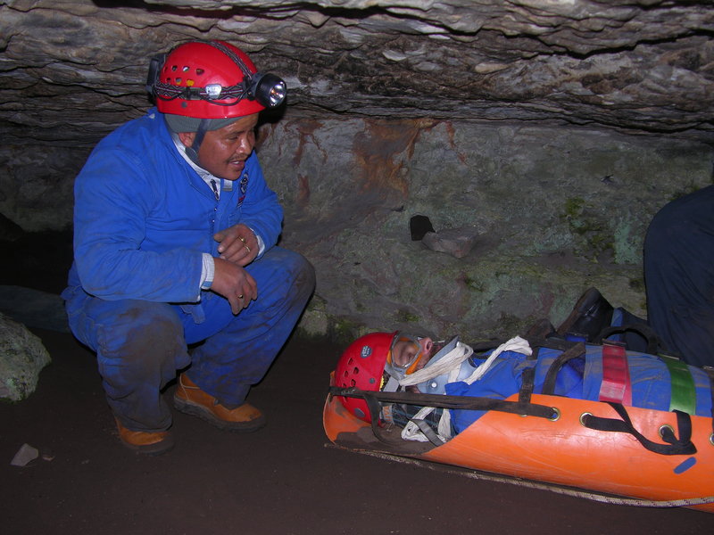 Clovelly Cave rescue practice in progress DSCN5316
