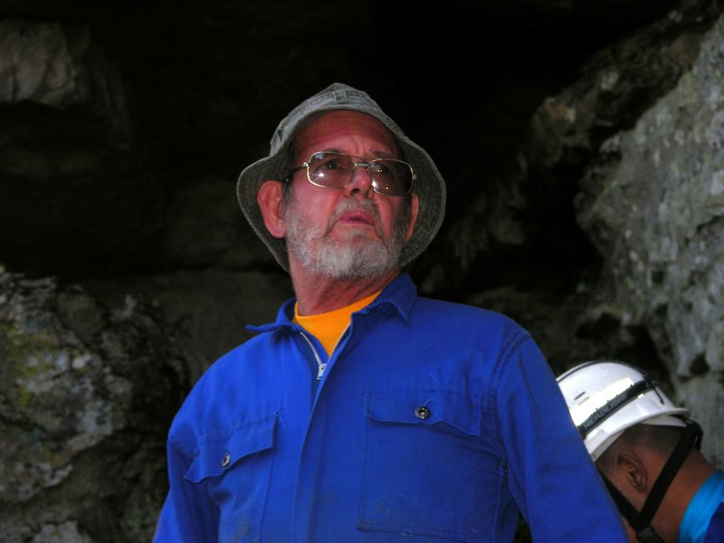 Clovelly Cave rescue practice in progress DSCN5318