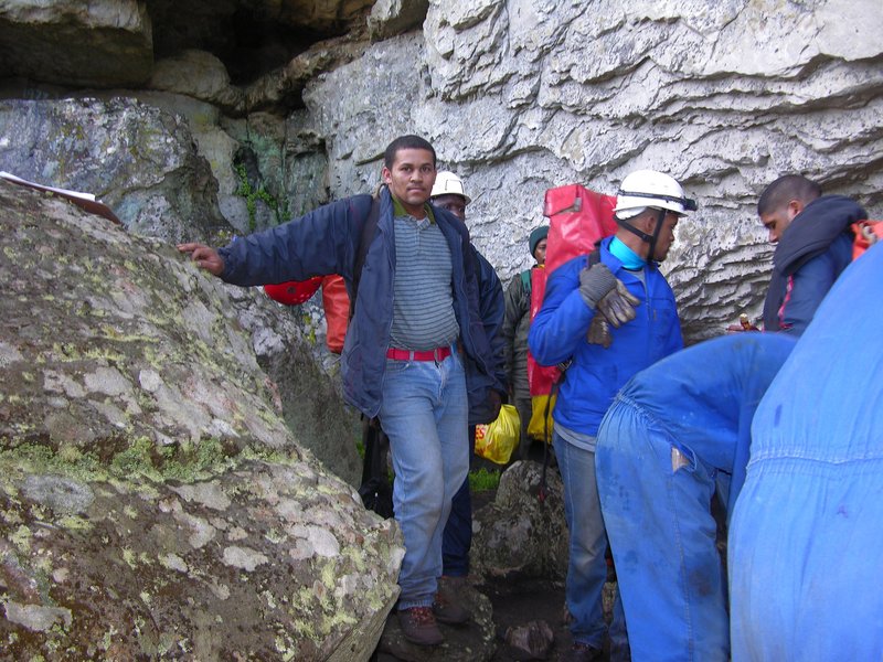 Clovelly Cave rescue practice in progress DSCN5320